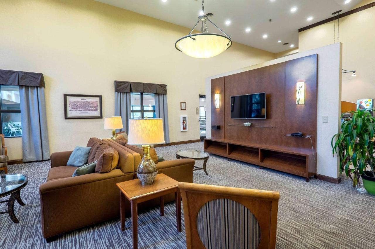 Hotel Wingate By Wyndham Waynesboro Exterior foto